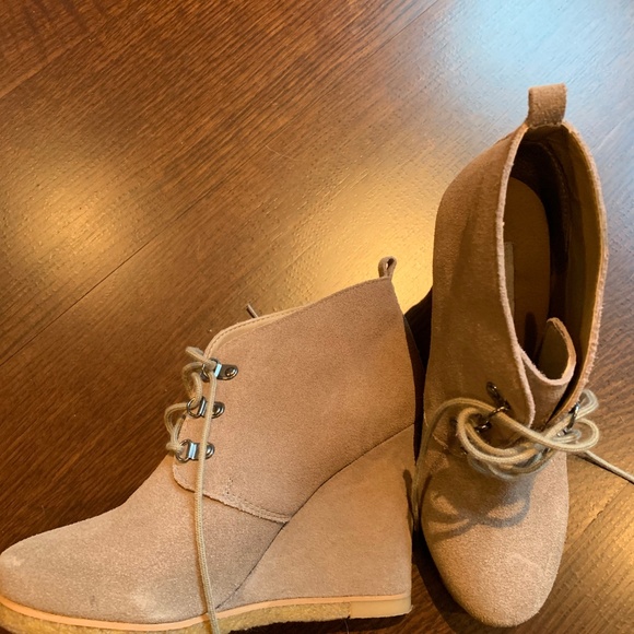 Suede Steve Madden booties - Picture 3 of 5